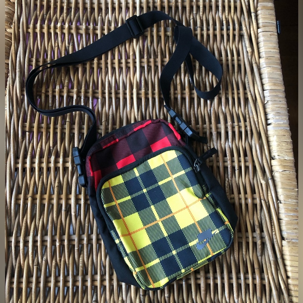 NIKE UNISEX HERITAGE PLAID CROSSBODY 🟨🟥